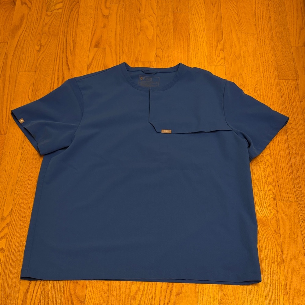 Figs technical collection scrubs shirt size XL